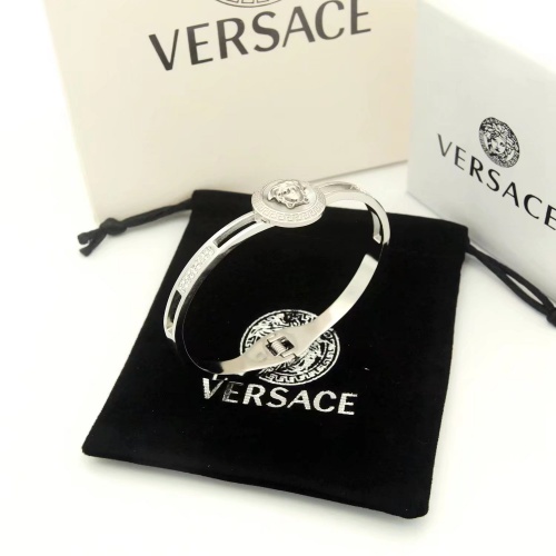 Cheap Versace Bracelet #999613 Replica Wholesale [$27.00 USD] [ITEM#999613] on Replica Versace Bracelets