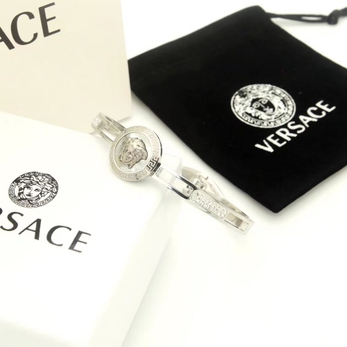 Cheap Versace Bracelet #999613 Replica Wholesale [$27.00 USD] [ITEM#999613] on Replica Versace Bracelets