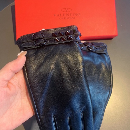 Cheap Valentino Gloves For Women #1012676 Replica Wholesale [$52.00 USD] [ITEM#1012676] on Replica Valentino Gloves