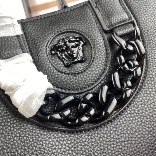 Cheap Versace AAA Quality Handbags For Women #1016072 Replica Wholesale [$112.00 USD] [ITEM#1016072] on Replica Versace AAA Quality Handbags