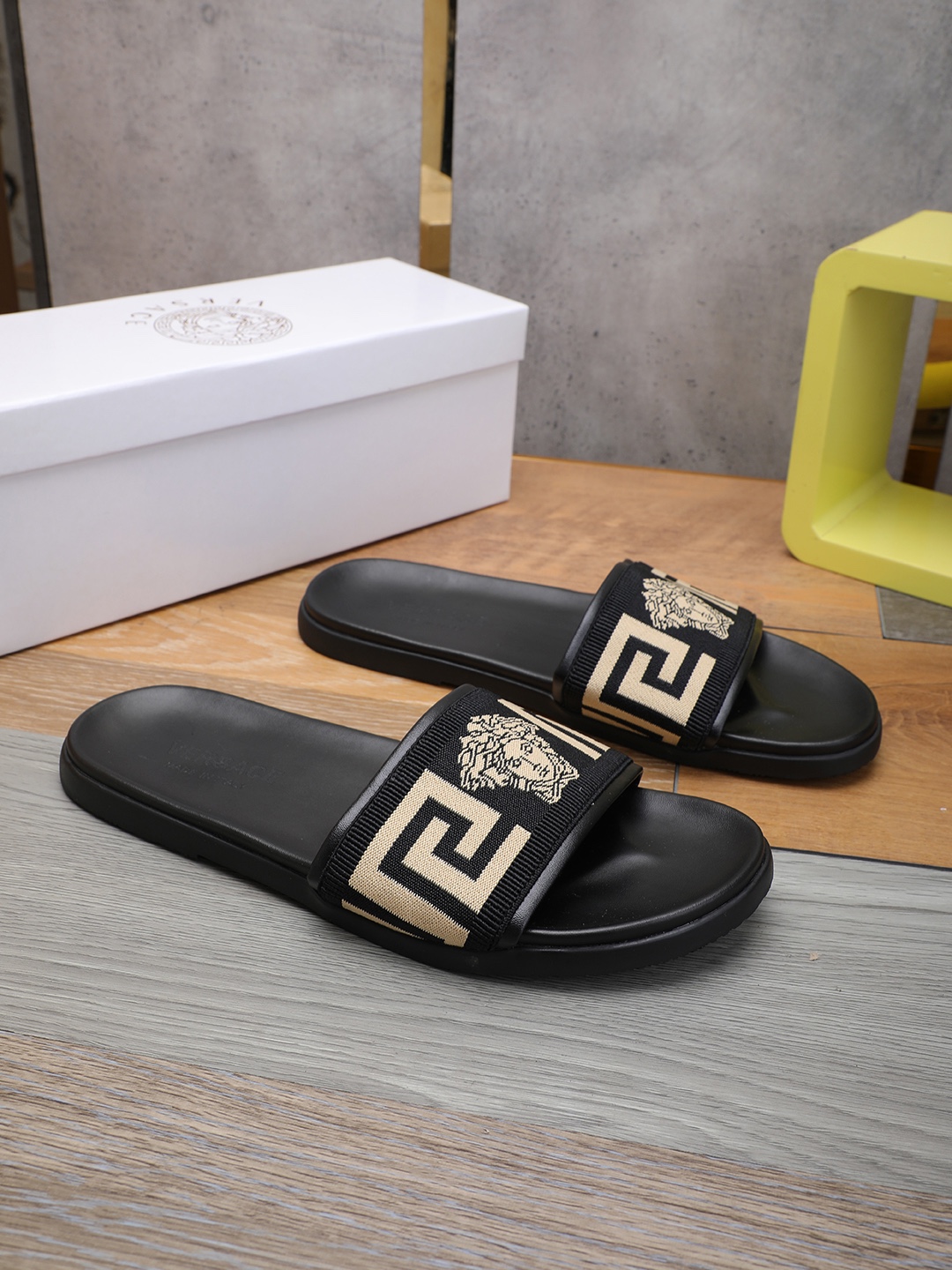 Cheap Versace Slippers For Men #1008099 Replica Wholesale [$56.00 USD ...