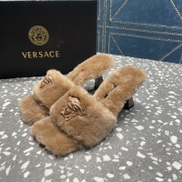 Versace Slippers For Women #1019093