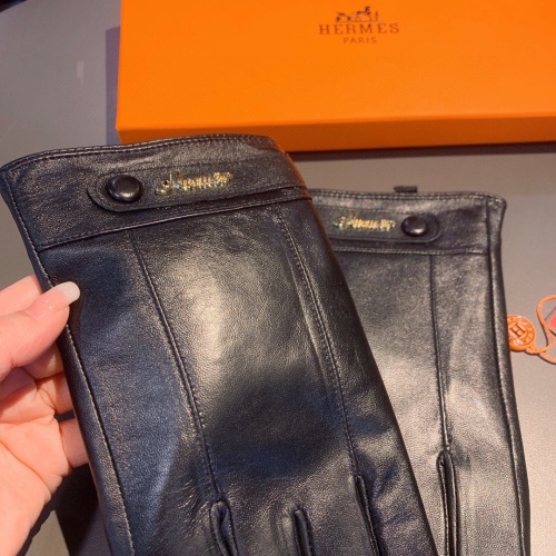 Cheap Hermes Gloves For Men #1044857 Replica Wholesale [$56.00 USD] [ITEM#1044857] on Replica Hermes Gloves