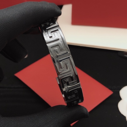 Cheap Versace Bracelet #1063332 Replica Wholesale [$32.00 USD] [ITEM#1063332] on Replica Versace Bracelets