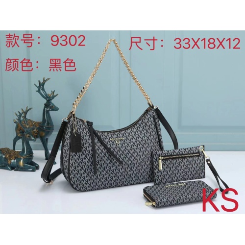 Cheap Michael Kors Messenger Bags For Women #1065523 Replica Wholesale [$38.00 USD] [ITEM#1065523] on Replica Michael Kors Messenger Bags