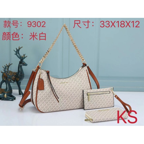 Cheap Michael Kors Messenger Bags For Women #1065525 Replica Wholesale [$38.00 USD] [ITEM#1065525] on Replica Michael Kors Messenger Bags