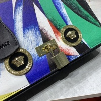 Cheap Versace AAA Quality Messenger Bags For Women #1064414 Replica Wholesale [$132.00 USD] [ITEM#1064414] on Replica Versace AAA Quality Messenger Bags