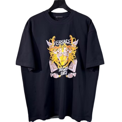 Cheap Versace T-Shirts Short Sleeved For Unisex #1073133 Replica Wholesale [$42.00 USD] [ITEM#1073133] on Replica Versace T-Shirts