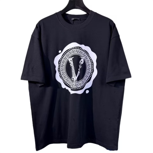 Cheap Versace T-Shirts Short Sleeved For Unisex #1073139 Replica Wholesale [$40.00 USD] [ITEM#1073139] on Replica Versace T-Shirts