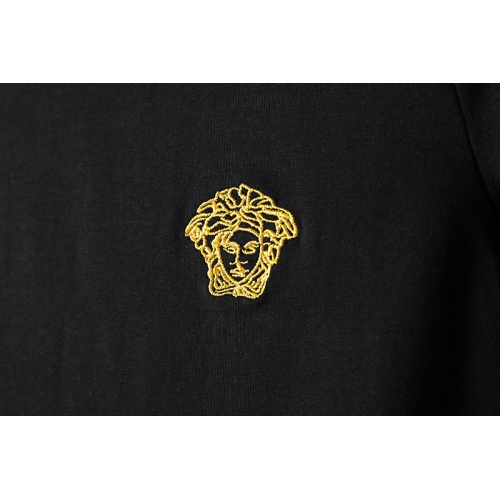 Cheap Versace T-Shirts Short Sleeved For Men #1075695 Replica Wholesale [$25.00 USD] [ITEM#1075695] on Replica Versace T-Shirts