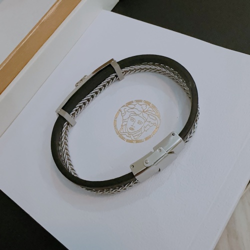 Cheap Versace Bracelets #1080370 Replica Wholesale [$45.00 USD] [ITEM#1080370] on Replica Versace Bracelets
