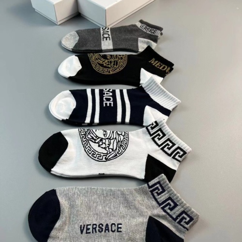 Cheap Versace Socks For Men #1090613 Replica Wholesale [$27.00 USD] [ITEM#1090613] on Replica Versace Socks