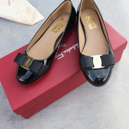 Cheap Salvatore Ferragamo Flat Shoes For Women #1099079 Replica Wholesale [$96.00 USD] [ITEM#1099079] on Replica Salvatore Ferragamo Flat Shoes