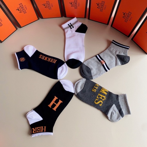 Cheap Hermes Socks #1100333 Replica Wholesale [$25.00 USD] [ITEM#1100333] on Replica Hermes Socks