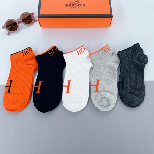 Cheap Hermes Socks #1100586 Replica Wholesale [$25.00 USD] [ITEM#1100586] on Replica Hermes Socks
