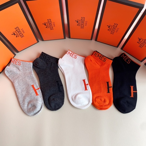 Cheap Hermes Socks #1100873 Replica Wholesale [$25.00 USD] [ITEM#1100873] on Replica Hermes Socks