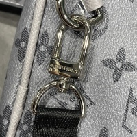 Cheap Louis Vuitton AAA Man Messenger Bags #1094424 Replica Wholesale [$64.00 USD] [ITEM#1094424] on Replica Louis Vuitton AAA Man Messenger Bags