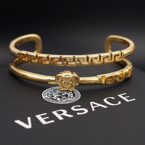 Cheap Versace Bracelets #1101068 Replica Wholesale [$27.00 USD] [ITEM#1101068] on Replica Versace Bracelets