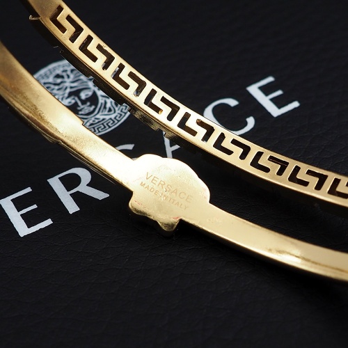 Cheap Versace Bracelets #1101068 Replica Wholesale [$27.00 USD] [ITEM#1101068] on Replica Versace Bracelets