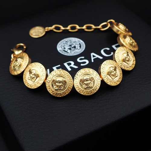 Cheap Versace Bracelets #1101082 Replica Wholesale [$32.00 USD] [ITEM#1101082] on Replica Versace Bracelets