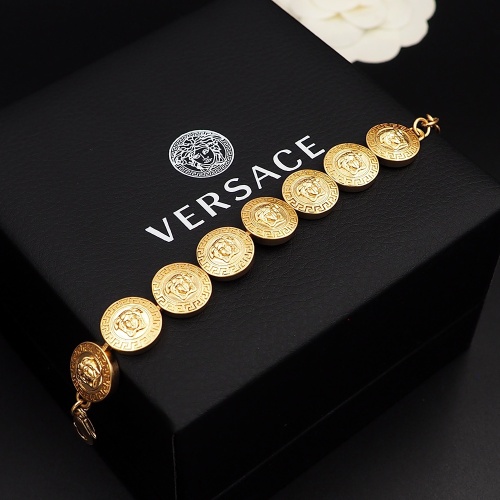 Cheap Versace Bracelets #1101082 Replica Wholesale [$32.00 USD] [ITEM#1101082] on Replica Versace Bracelets