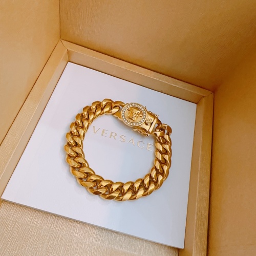Cheap Versace Bracelets #1103161 Replica Wholesale [$92.00 USD] [ITEM#1103161] on Replica Versace Bracelets