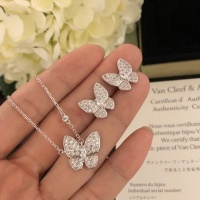 Cheap Van Cleef &amp; Arpels Jewelry Set For Women #1108895 Replica Wholesale [$82.00 USD] [ITEM#1108895] on Replica Van Cleef &amp; Arpels Jewelry Set