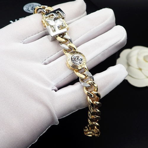 Cheap Versace Bracelets #1114751 Replica Wholesale [$32.00 USD] [ITEM#1114751] on Replica Versace Bracelets