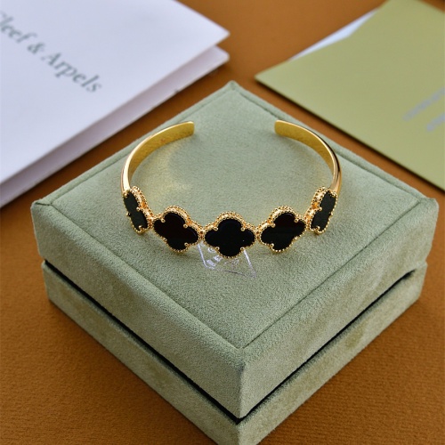 Cheap Van Cleef &amp; Arpels Bracelets For Women #1116340 Replica Wholesale [$22.00 USD] [ITEM#1116340] on Replica Van Cleef &amp; Arpels Bracelets