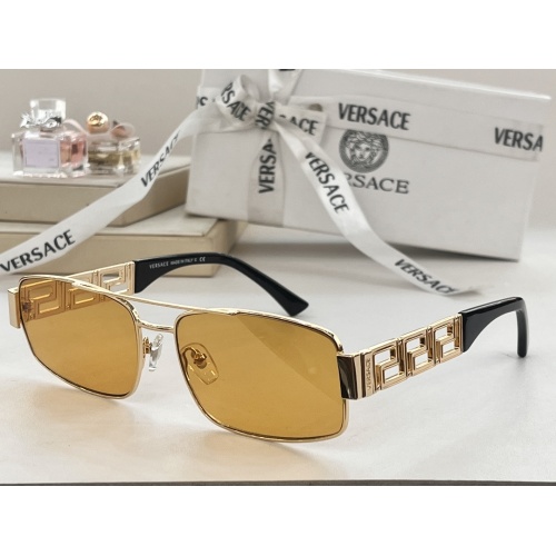 Versace AAA Quality Sunglasses #1118563