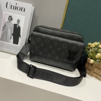 Louis Vuitton AAA Man Messenger Bags #1114107