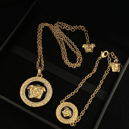 Cheap Versace Jewelry Set #1122459 Replica Wholesale [$48.00 USD] [ITEM#1122459] on Replica Versace Jewelry Set