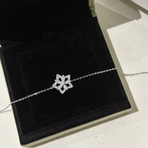 Cheap Van Cleef &amp; Arpels Bracelets For Women #1122527 Replica Wholesale [$32.00 USD] [ITEM#1122527] on Replica Van Cleef &amp; Arpels Bracelets