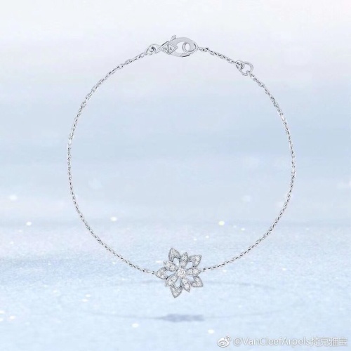 Cheap Van Cleef &amp; Arpels Bracelets For Women #1122527 Replica Wholesale [$32.00 USD] [ITEM#1122527] on Replica Van Cleef &amp; Arpels Bracelets