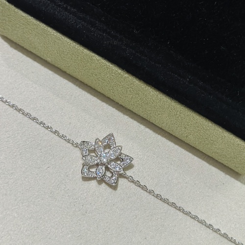 Cheap Van Cleef &amp; Arpels Bracelets For Women #1122527 Replica Wholesale [$32.00 USD] [ITEM#1122527] on Replica Van Cleef &amp; Arpels Bracelets