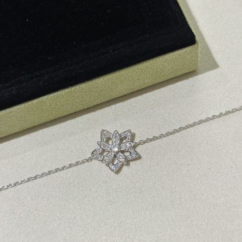 Cheap Van Cleef &amp; Arpels Bracelets For Women #1122527 Replica Wholesale [$32.00 USD] [ITEM#1122527] on Replica Van Cleef &amp; Arpels Bracelets