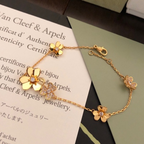 Cheap Van Cleef &amp; Arpels Bracelets For Women #1128043 Replica Wholesale [$38.00 USD] [ITEM#1128043] on Replica Van Cleef &amp; Arpels Bracelets