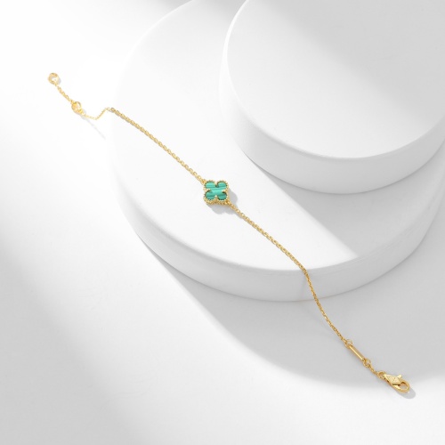 Cheap Van Cleef &amp; Arpels Bracelets For Women #1128807 Replica Wholesale [$40.00 USD] [ITEM#1128807] on Replica Van Cleef &amp; Arpels Bracelets