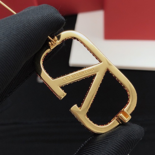 Cheap Valentino Brooches For Women #1129171 Replica Wholesale [$32.00 USD] [ITEM#1129171] on Replica Valentino Brooches