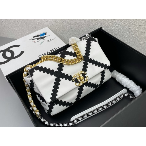 Cheap Chanel AAA Quality Messenger Bags For Women #1138125 Replica Wholesale [$92.00 USD] [ITEM#1138125] on Replica Chanel AAA Messenger Bags