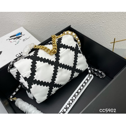 Cheap Chanel AAA Quality Messenger Bags For Women #1138125 Replica Wholesale [$92.00 USD] [ITEM#1138125] on Replica Chanel AAA Messenger Bags