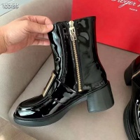 Cheap Roger Vivier Boots For Women #1143841 Replica Wholesale [$112.00 USD] [ITEM#1143841] on Replica Roger Vivier Boots