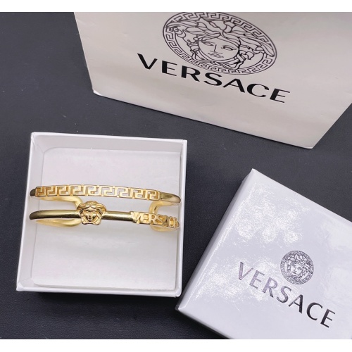 Cheap Versace Bracelets #1146267 Replica Wholesale [$32.00 USD] [ITEM#1146267] on Replica Versace Bracelets