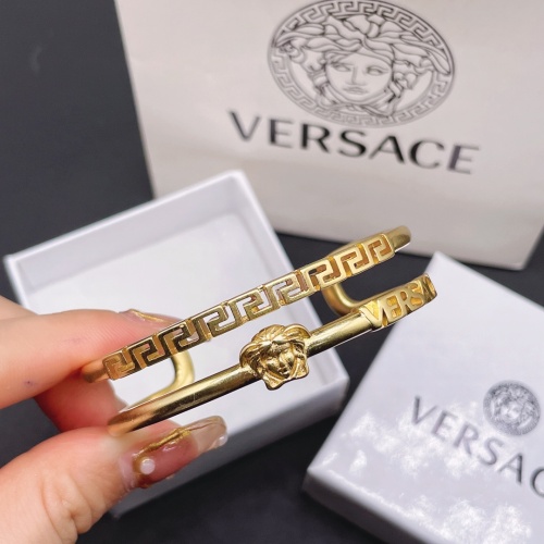 Cheap Versace Bracelets #1146267 Replica Wholesale [$32.00 USD] [ITEM#1146267] on Replica Versace Bracelets
