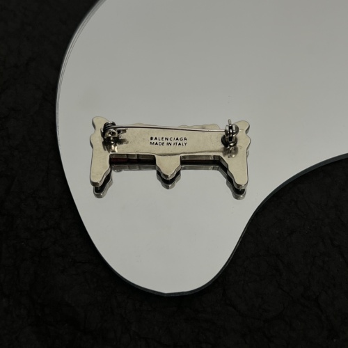 Cheap Balenciaga Brooches #1154321 Replica Wholesale [$40.00 USD] [ITEM#1154321] on Replica Balenciaga Brooches