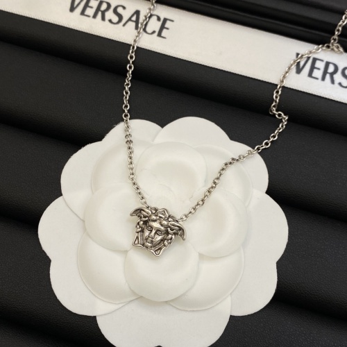 Cheap Versace Necklaces #1154344 Replica Wholesale [$27.00 USD] [ITEM#1154344] on Replica Versace Necklaces