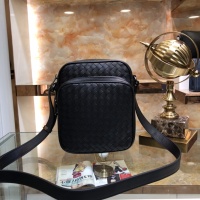 Bottega Veneta AAA Man Messenger Bags #1148250