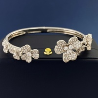 Van Cleef & Arpels Bracelets For Women #1153612