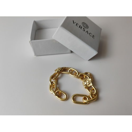 Cheap Versace Bracelets #1161314 Replica Wholesale [$32.00 USD] [ITEM#1161314] on Replica Versace Bracelets