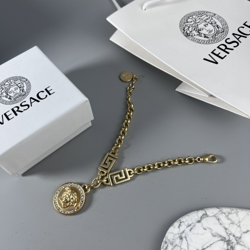 Cheap Versace Bracelets #1161477 Replica Wholesale [$39.00 USD] [ITEM#1161477] on Replica Versace Bracelets